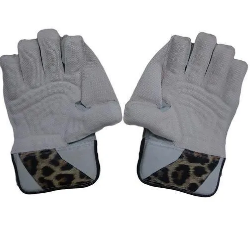 Cricket Keeping Gloves AK Traders, Roorkee, Uttarakhand