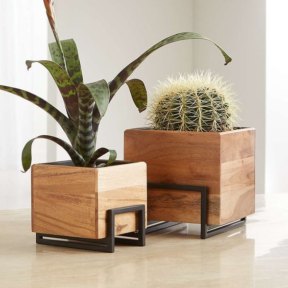 Square Wooden Planter, for Outdoor Use, Portable Style : Standing