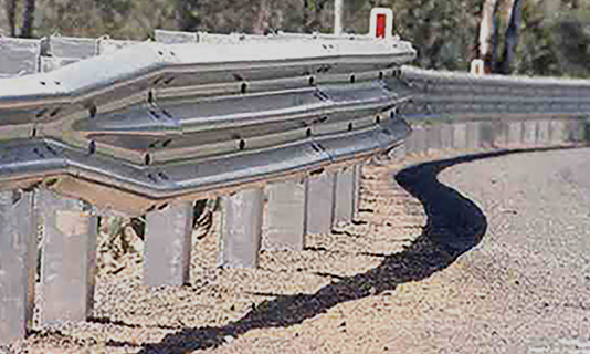 Polished Metal Thrie Beam Crash Barrier, for Highway, Road, Certification : ISI Certified