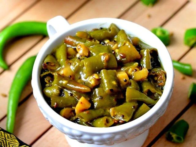 Lemon Chilli Pickle, Feature : Hygienically Packed