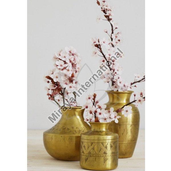Polished Metal Antique Brass Vases, Installation Type : Table Top