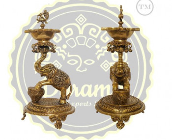 18 Inches Brass Oil Lamp, Style : Antique