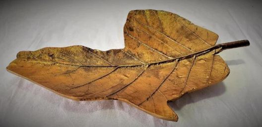 Aluminium golden maple leaf platter, for Serving Use, Size : 18*13*1.9 inch