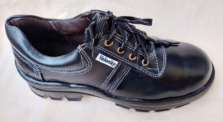 Safety shoes with PU sole