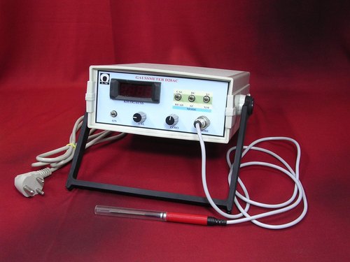 Lab Magnet Digital Gauss Meter, for Laboratory, Power : 240 V A.C. 50 Hz. 10 Watts