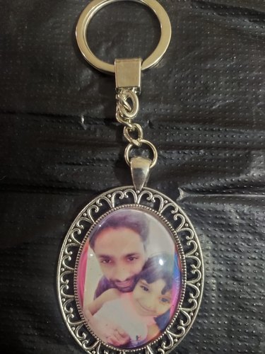 Metal Photo Frame Keychain, Packaging Type : Packet
