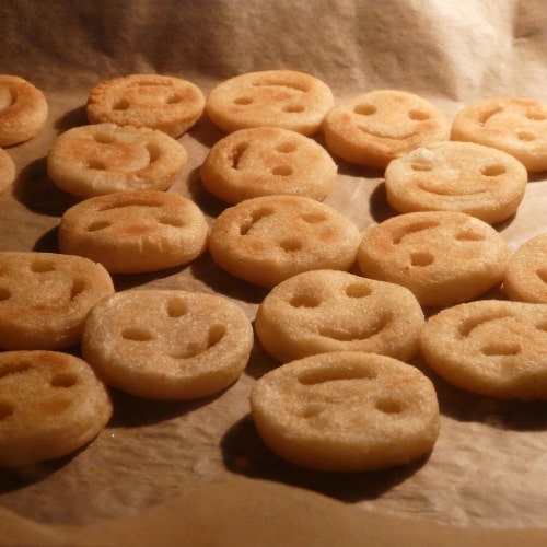 Semi-Soft Cinnamon Cookies, Taste : Salty