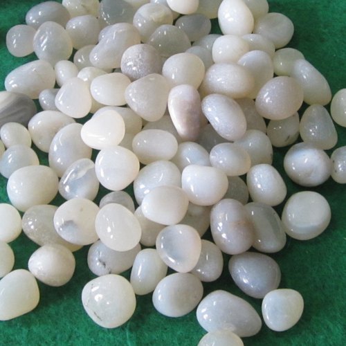 Stoneinlay Round Polished White Pebble Stones, for Construction, Flooring, Size : Standard