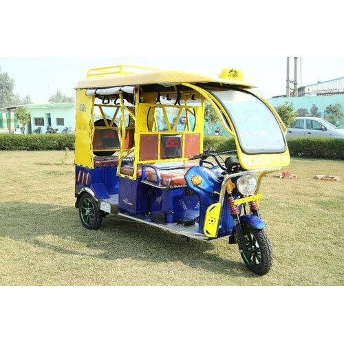 Semi Deluxe Battery Operated E-Rickshaw, Feature : Excellent Torque Power, Fast Chargeable, Good Mileage