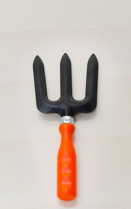 Hand Fork with Plastic Handle, for Garden Use, Feature : Durable, Fine Finished