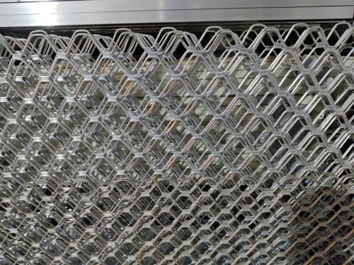 Wire mesh grille hi-res stock photography and images - Alamy