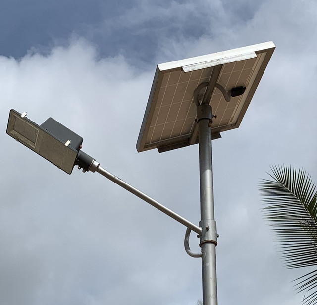 18 Watt LED Solar Street Light with Lithium Battery