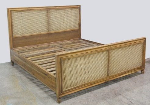 Polished Teak Wood Double Bed, Feature : Attractive Designs, Durable, Easy To Place, Quality Tested