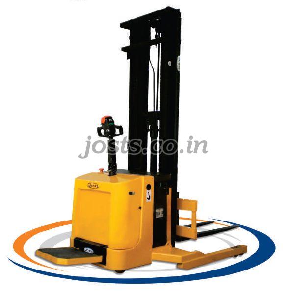 ERB 15-17 Eletric Stand On Straddle Stacker