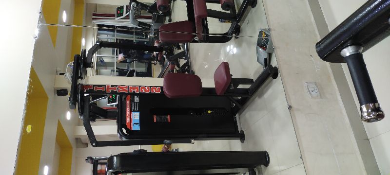 pec deck machine