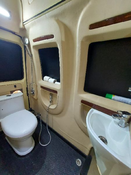 Travelling purpose vanity van