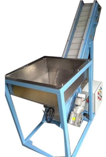 Rectangular Polished Stainless Steel Cleat Conveyor System, for Moving Goods, Packaging, Voltage : 220V