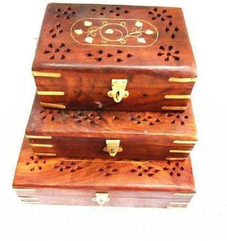 Attractive Designs Antique Wooden Box, Feature : Easy To Place, Termite Proof