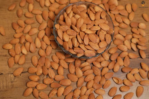 Almond Nuts, Packaging Type : Sacks