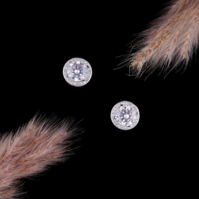 Round Solitaire Halo Diamond Earring