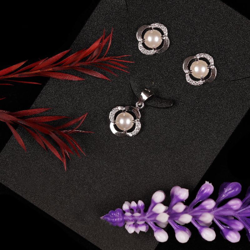 White Pearl Fine Diamond Pendant Set