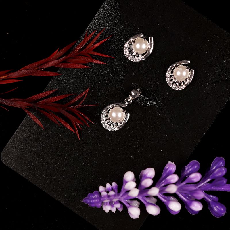 White Pearl Unique Shape Diamond Pendant Set