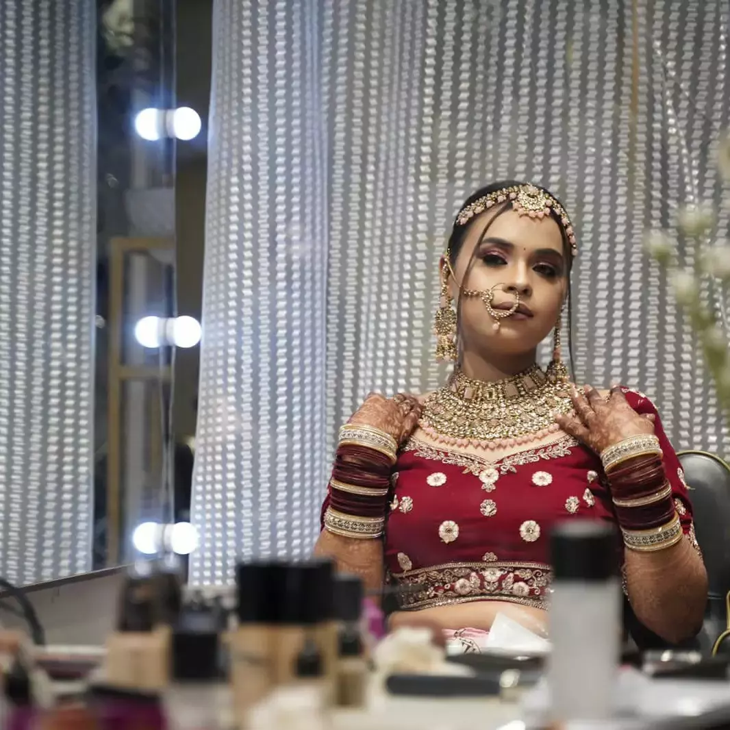 Zara bridal makeup studio and Zara beauty salon in Prayagraj Service