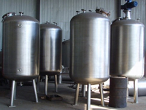 ME-ST-1000 Carbon Steel Storage Tanks, Capacity : 1000-5000L, 500-1000L, 5000-10000L