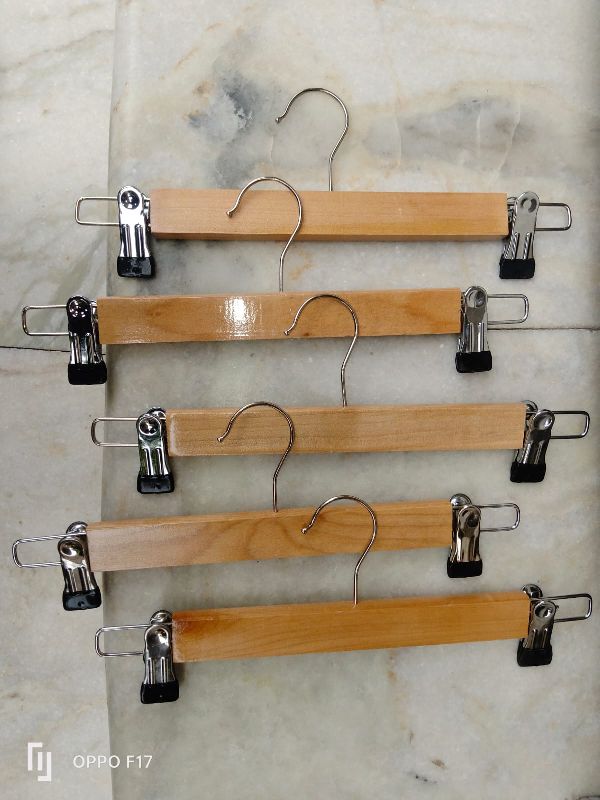 Polished Wooden Clip Hanger, for Durable, Light Weight, Fine Finishing, Packaging Type : Carton Box
