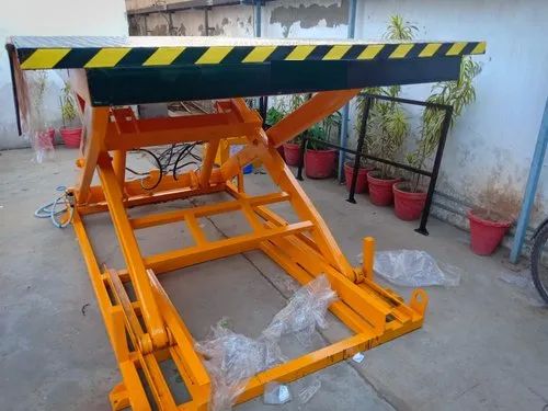 ESSEM Goods Scissor Lift, for Industrial, Voltage : 415 Volt