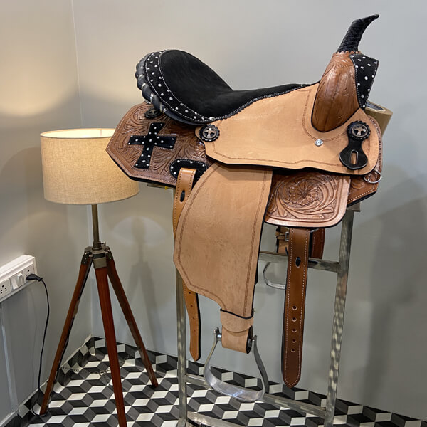 WN-06 Horse Western Saddle, Color : Black, Brown, Creamy, Yellow-Brown