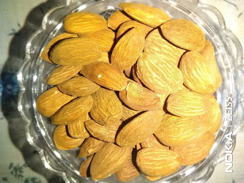 Hard Common almond nuts, Style : Dried