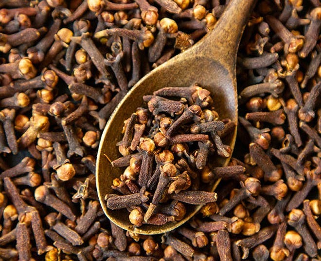Raw Natural clove, for Cooking, Spices, Food Medicine, Cosmetics, Certification : FSSAI Certified