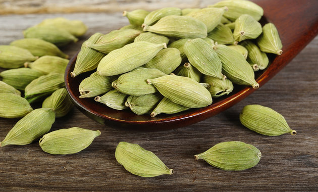 Common Unpolished Raw green cardamom, for SPICES, Packaging Type : Plastic Pouch