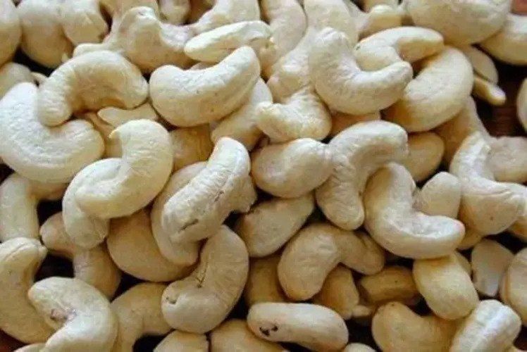 Scorched Wholes Second Cashew Nuts