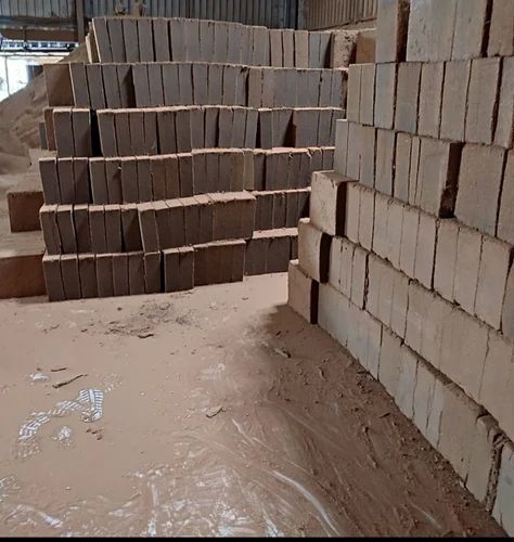 Brown Coco Peat Bricks, for Agriculture Use, Form : Solid