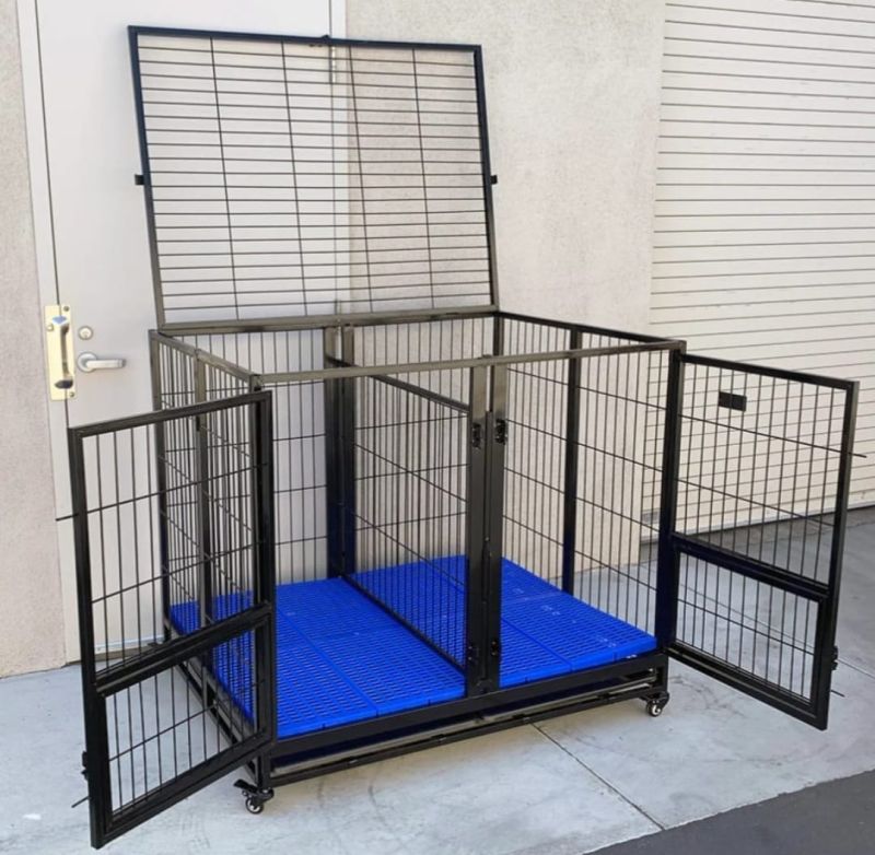 Grey Square dog kennel, Feature : Beautiful Design, Comfortable, Durable, Sturdiness, Washable