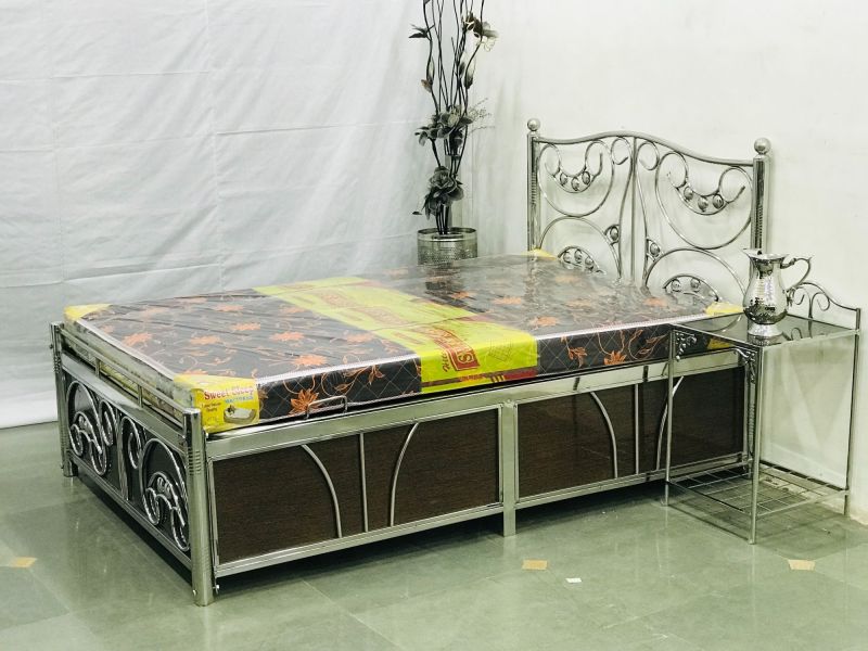 Metal Bed With Box, for Home Use, Feature : Attractive Designs, Easy To Place, High Strength, Quality Tested