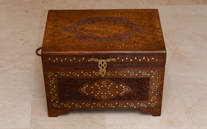 Polished Brown Wooden Vintage Box, Style : Nautical