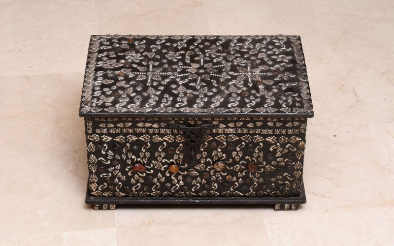 Silver Rectangular Teak Wood Bone Inlay Floral Box, for Gifting, Decoration, Style : Antique