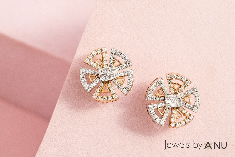  Gold diamond minimalist flower earrings, Certification : IGI Certified