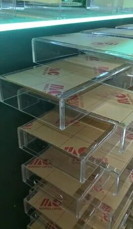 Acrylic Saree Box, Size : 13.5x8.5x2.5 inch