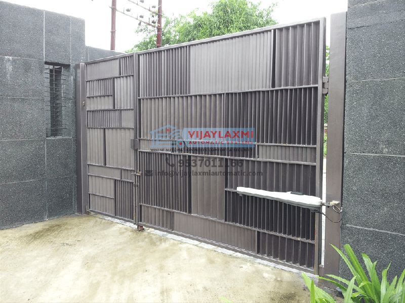 Industrial swing gates