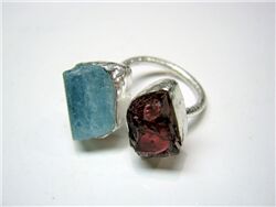 AQUAMARINE AND GARNET ROUGH RING