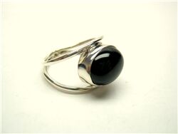 BLACK ONYX CABOCHON RING