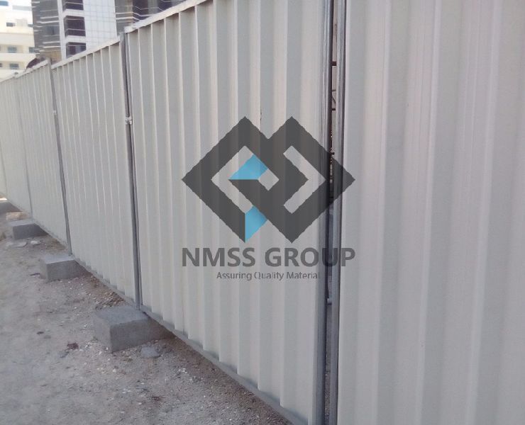 discontinuous fencing panels