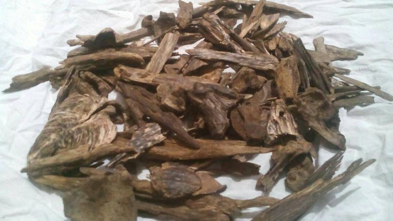 Agarwood Natural Oud Chips, for Burning Use, Fragrance, Perfumes, Feature : Advanced Quality, High Quality