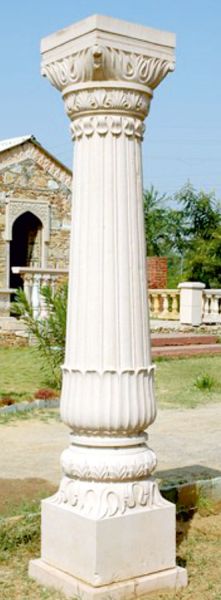 Creamy Round Rajasthani Sandstone Pillar, for Garden Decoration, Residential
