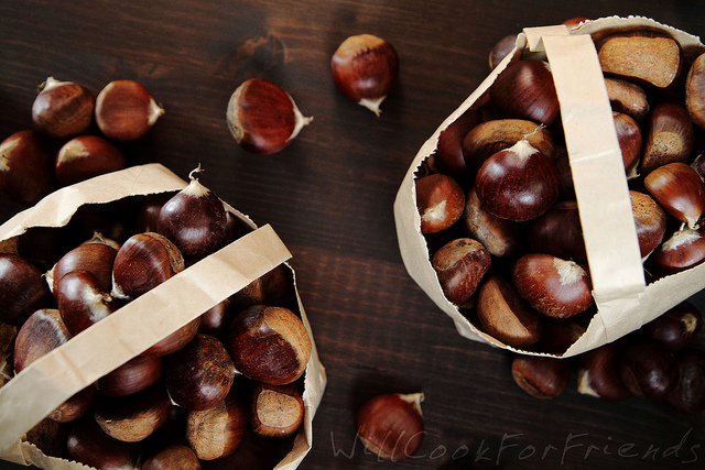 Brown Natrual Common Chestnuts, for Snackls, Style : Fresh