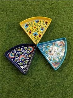 Triangle Ceramic Serving Tray, for Homes, Hotels, Feature : Shiny Look, Light Weight, Eco-friendly